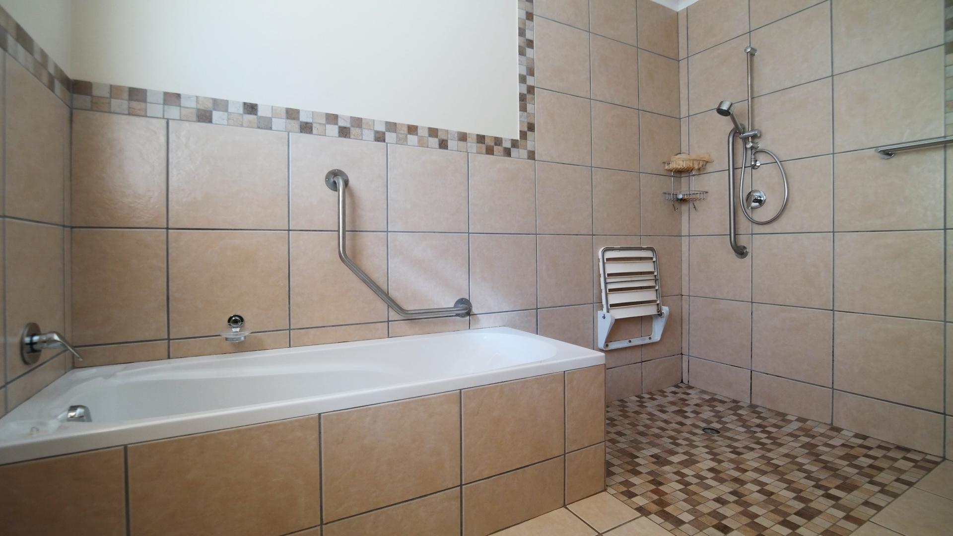 Bathroom 1 of property in The Meadows Estate
