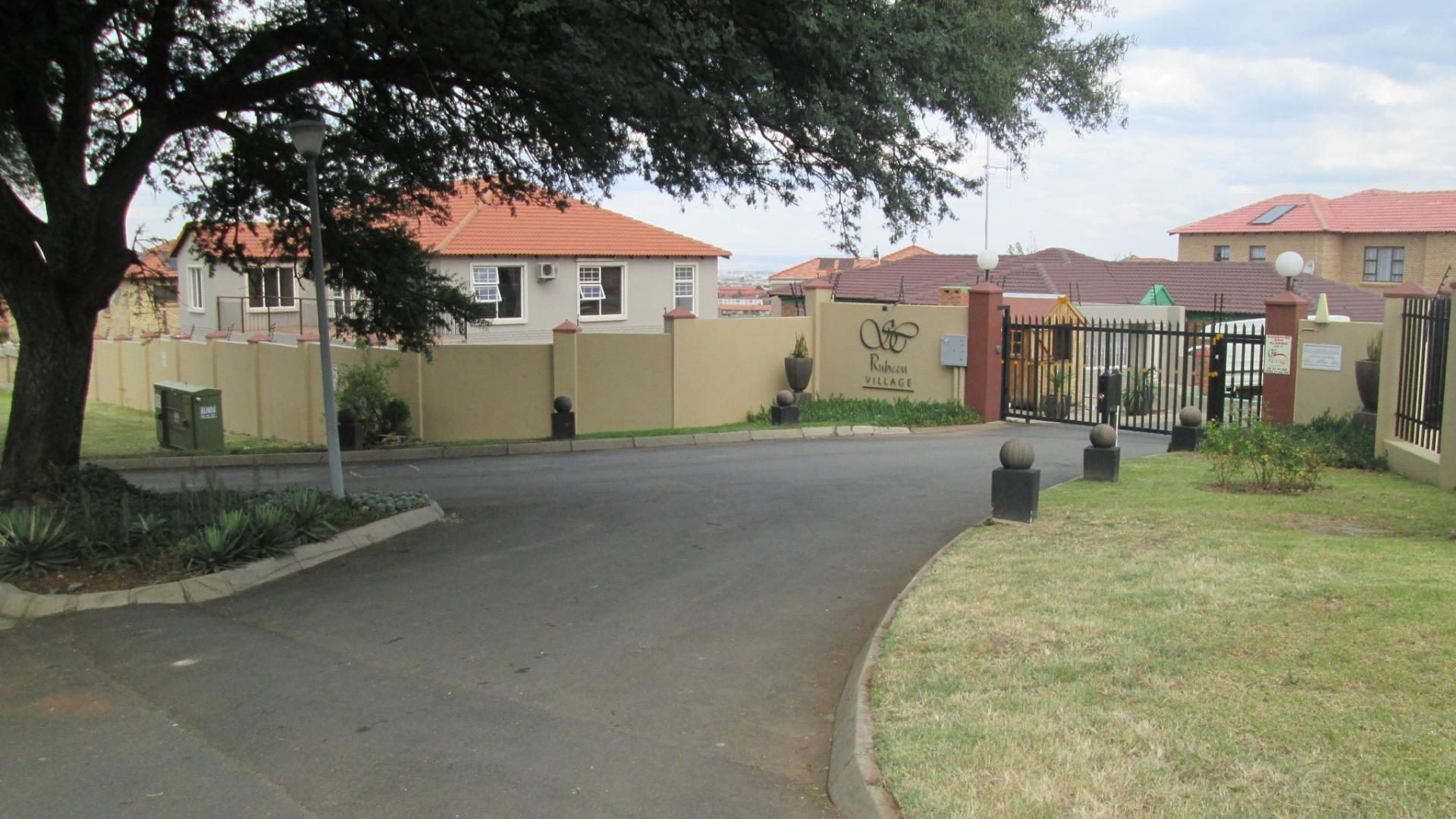 Front View of property in South Crest