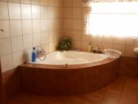 Main Bathroom - 17 square meters of property in Mooinooi