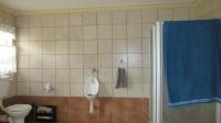 Main Bathroom - 17 square meters of property in Mooinooi