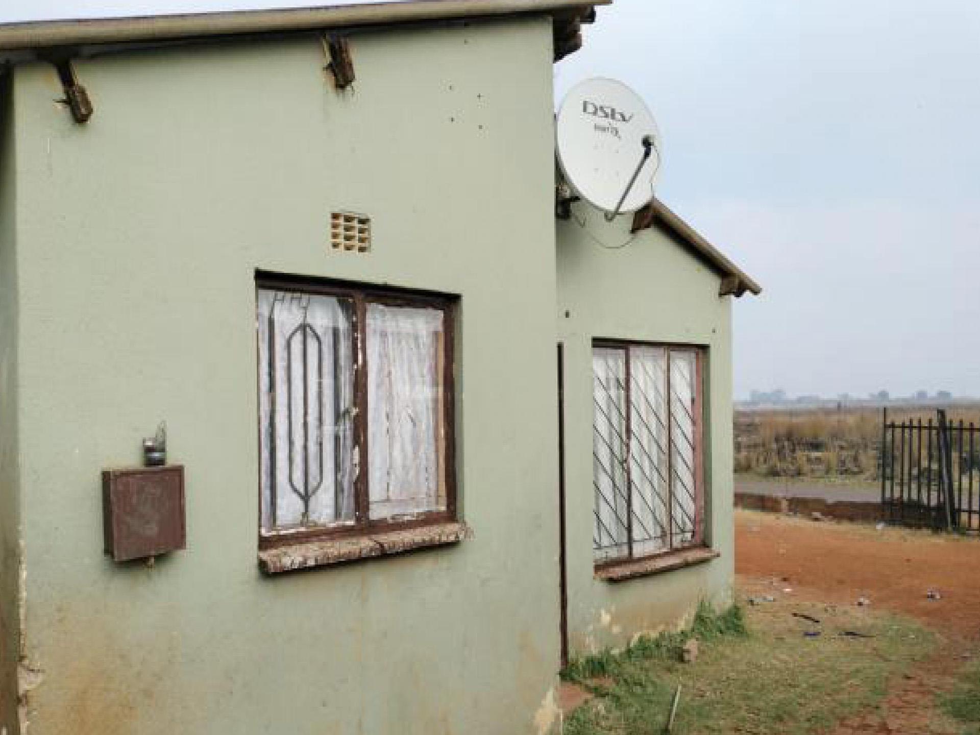 Front View of property in Villa Liza