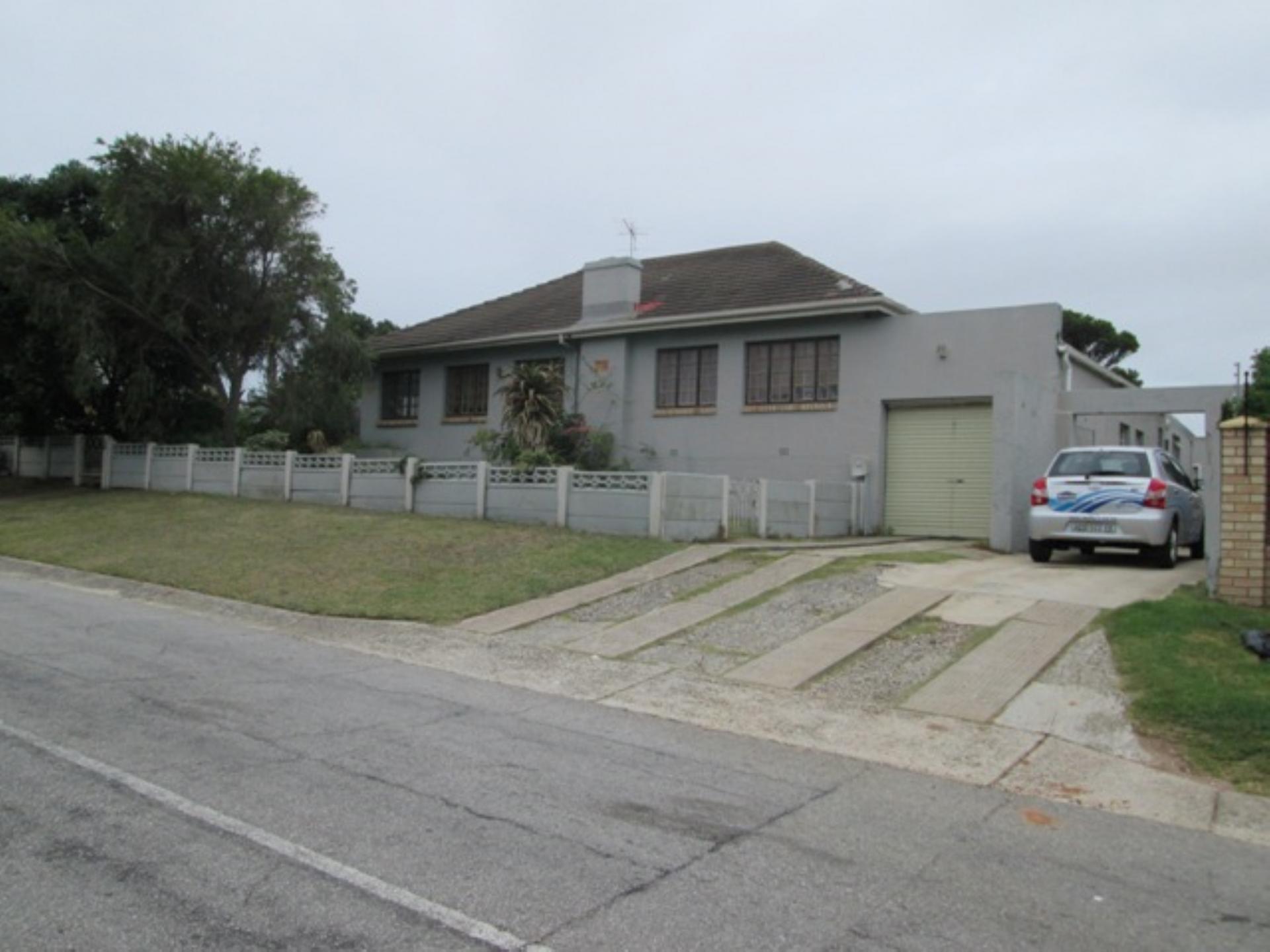Front View of property in Newton Park