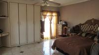 Main Bedroom - 32 square meters of property in Lenasia South