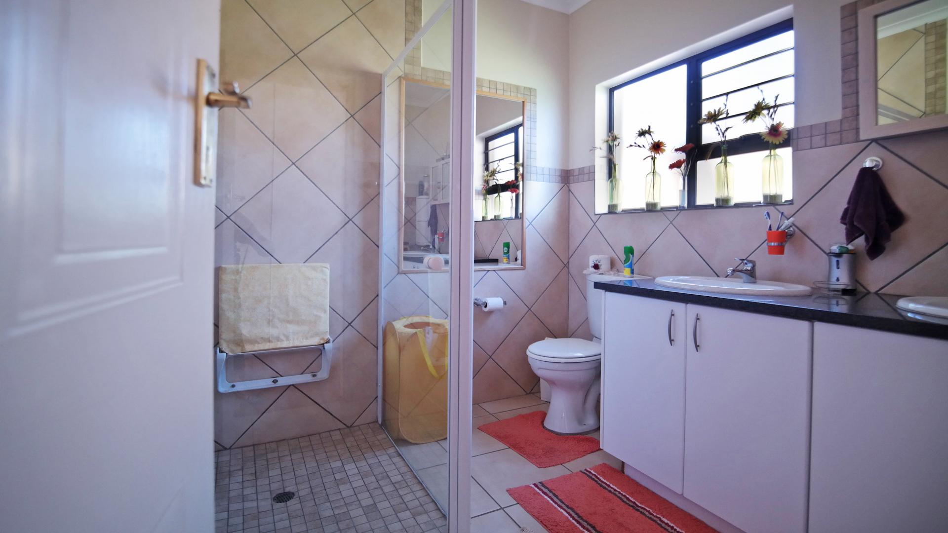 Main Bathroom - 6 square meters of property in The Meadows Estate