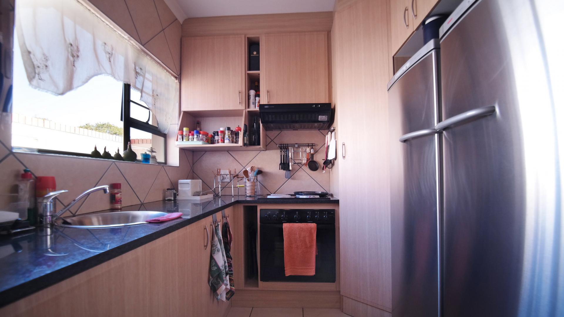 Kitchen - 12 square meters of property in The Meadows Estate