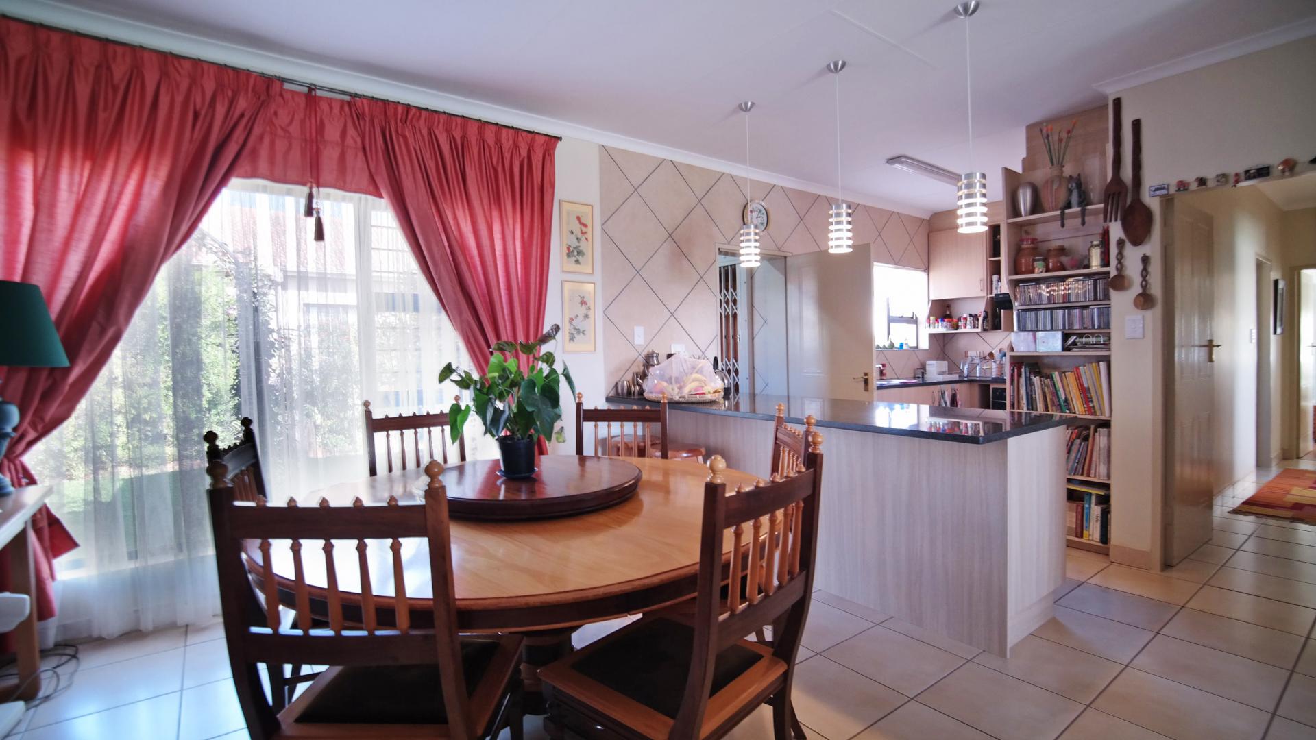 Dining Room - 7 square meters of property in The Meadows Estate