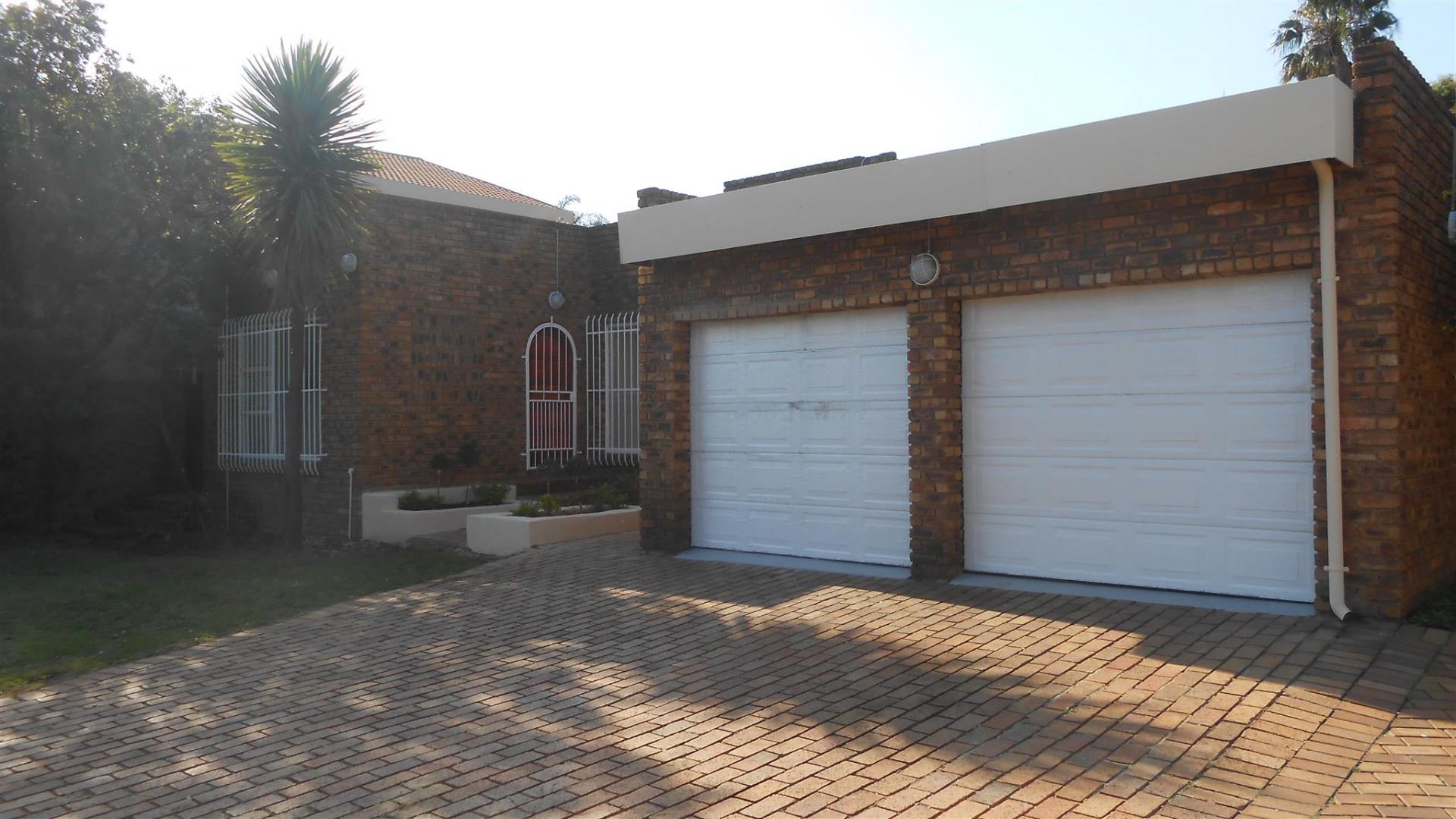 Front View of property in Sunward park