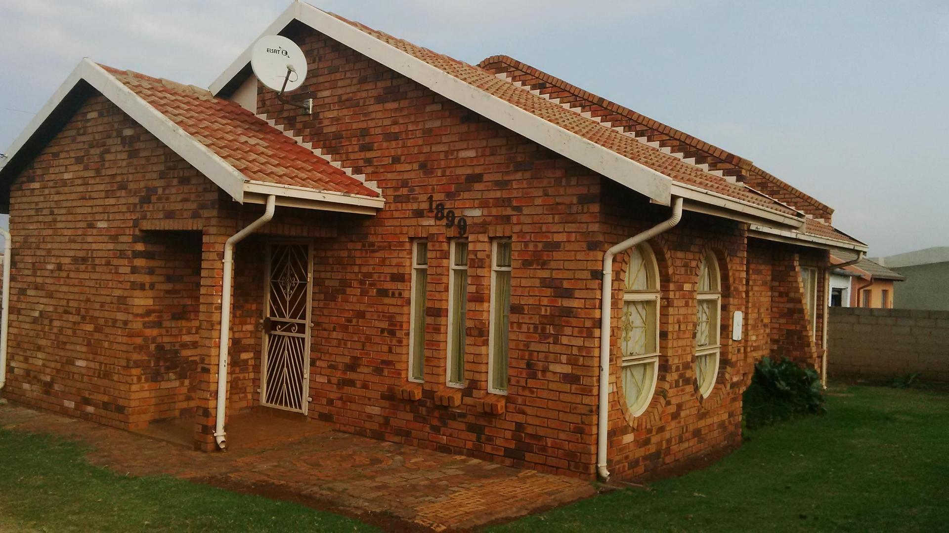 Front View of property in Spruitview