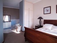 Main Bedroom - 36 square meters of property in Woodhill Golf Estate