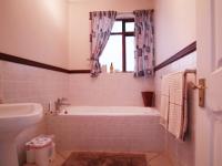 Bathroom 1 - 8 square meters of property in Woodhill Golf Estate