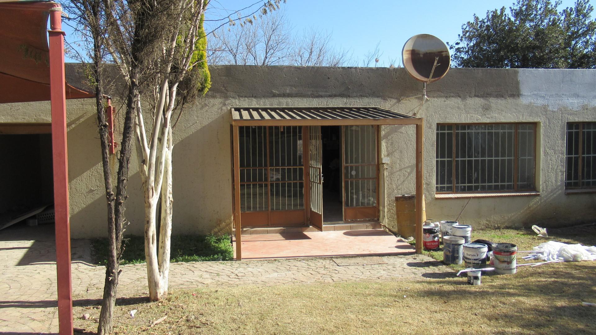 Front View of property in Blancheville