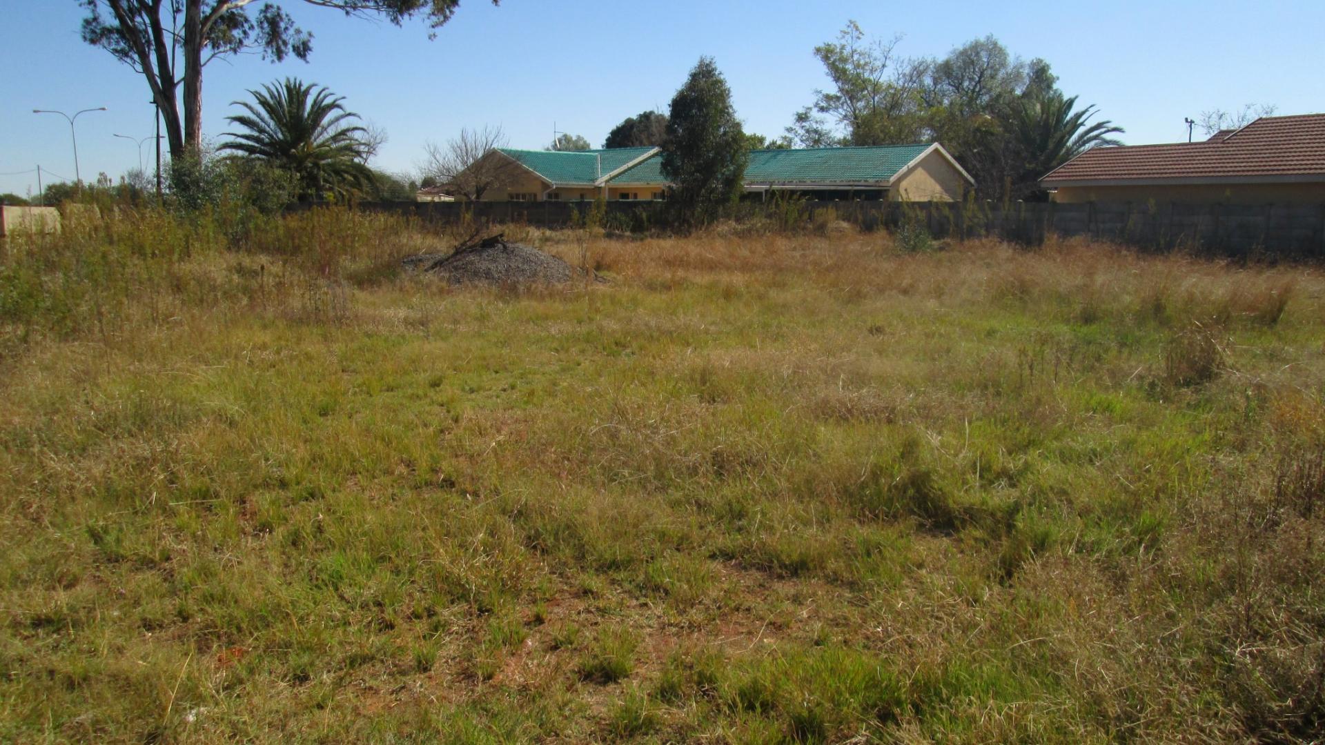 Front View of property in Unitas Park