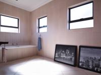 Bathroom 2 - 10 square meters of property in Silver Lakes Golf Estate