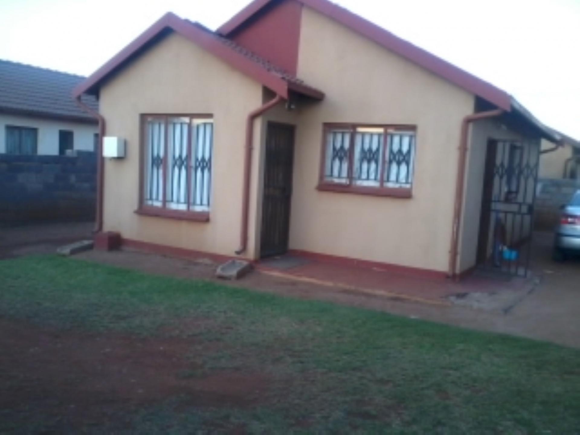 Front View of property in Vosloorus