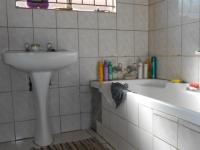 Bathroom 1 - 3 square meters of property in Geelhoutpark