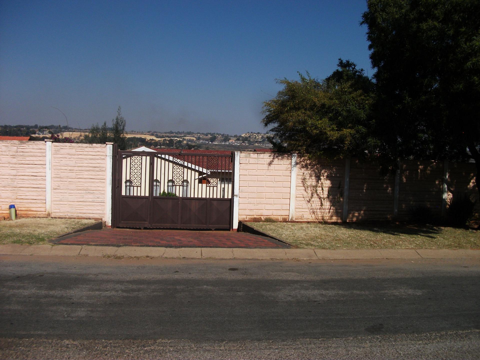 Front View of property in Lindhaven