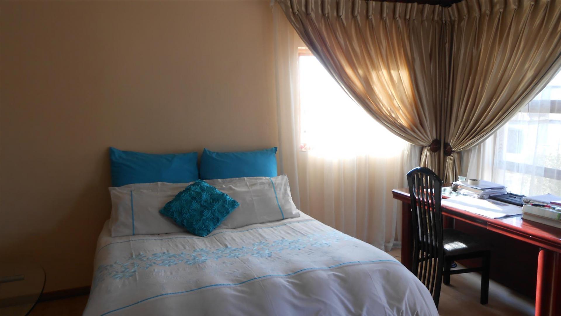 Main Bedroom - 31 square meters of property in Savannah Country Estate