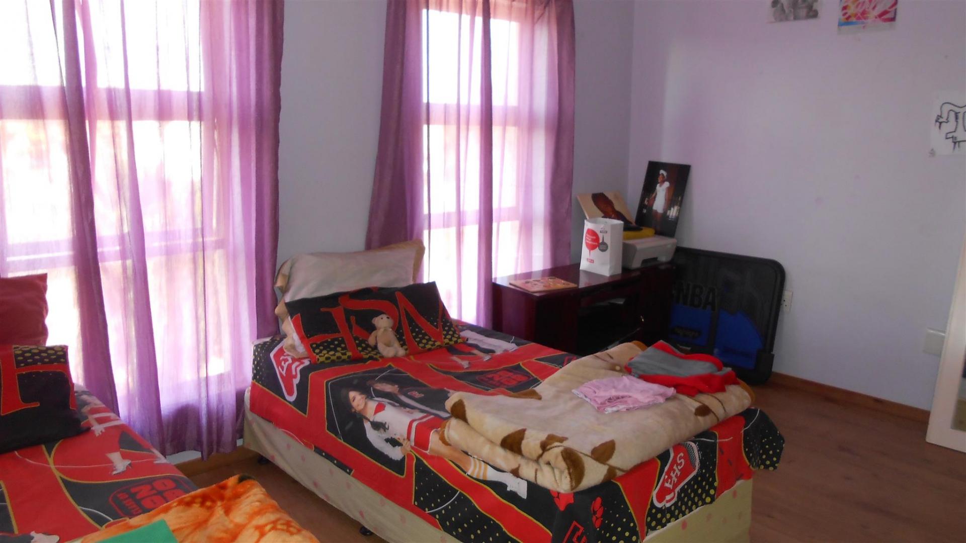 Bed Room 2 - 17 square meters of property in Savannah Country Estate