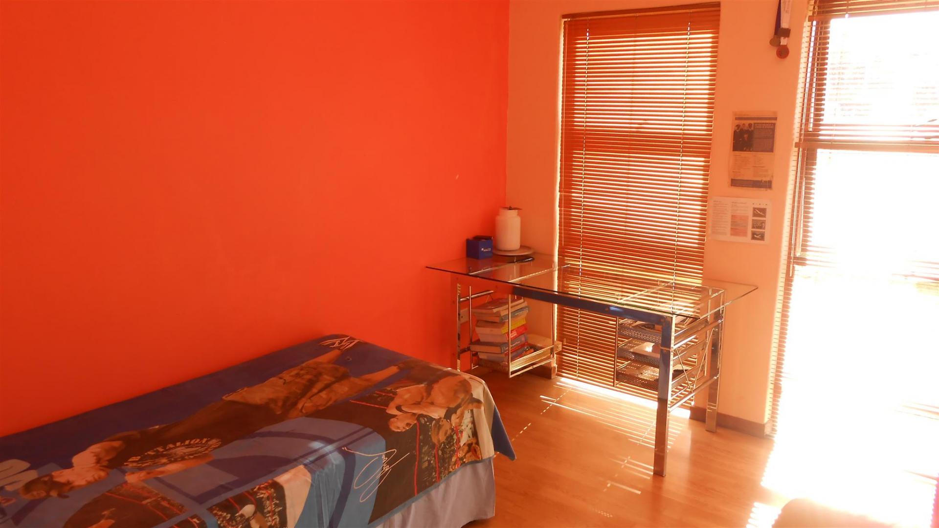 Bed Room 1 - 11 square meters of property in Savannah Country Estate