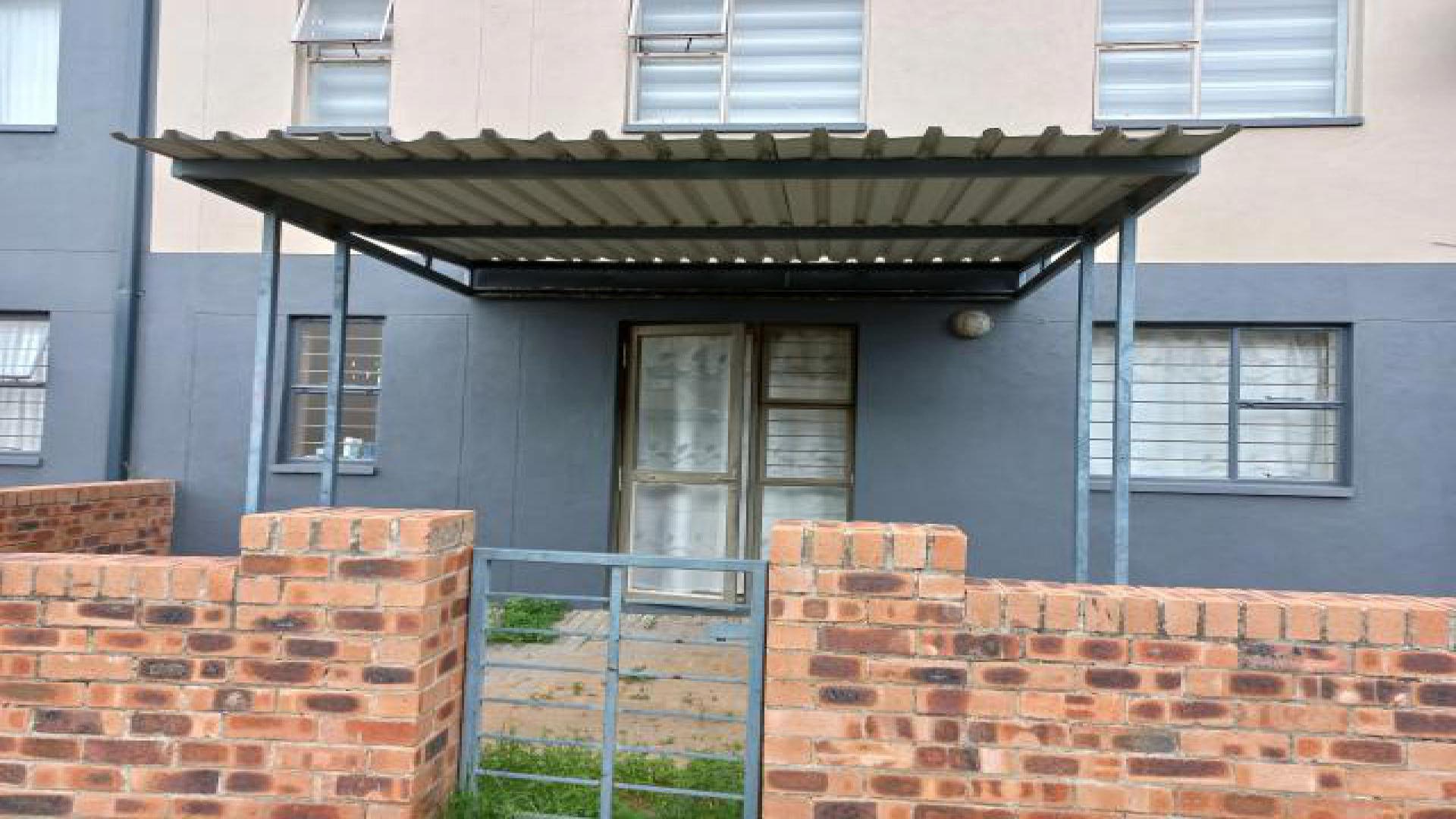 Front View of property in Madadeni