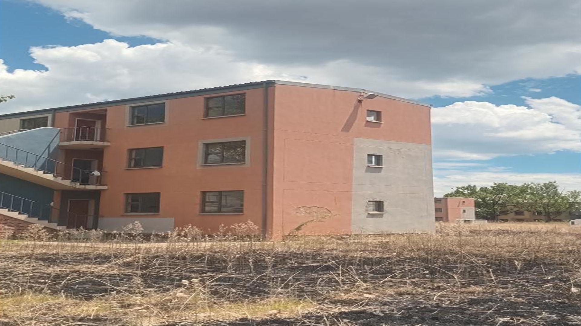 Front View of property in Madadeni