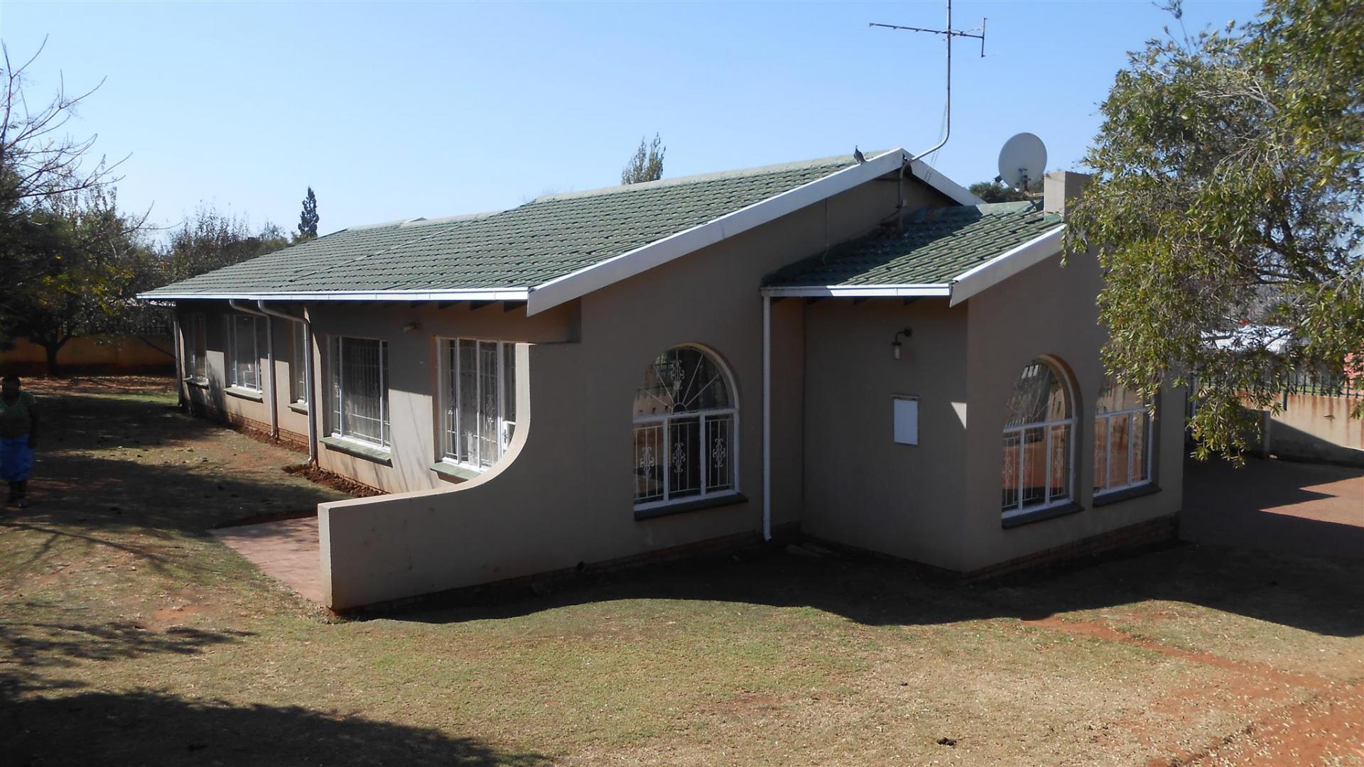 Front View of property in Palm Ridge