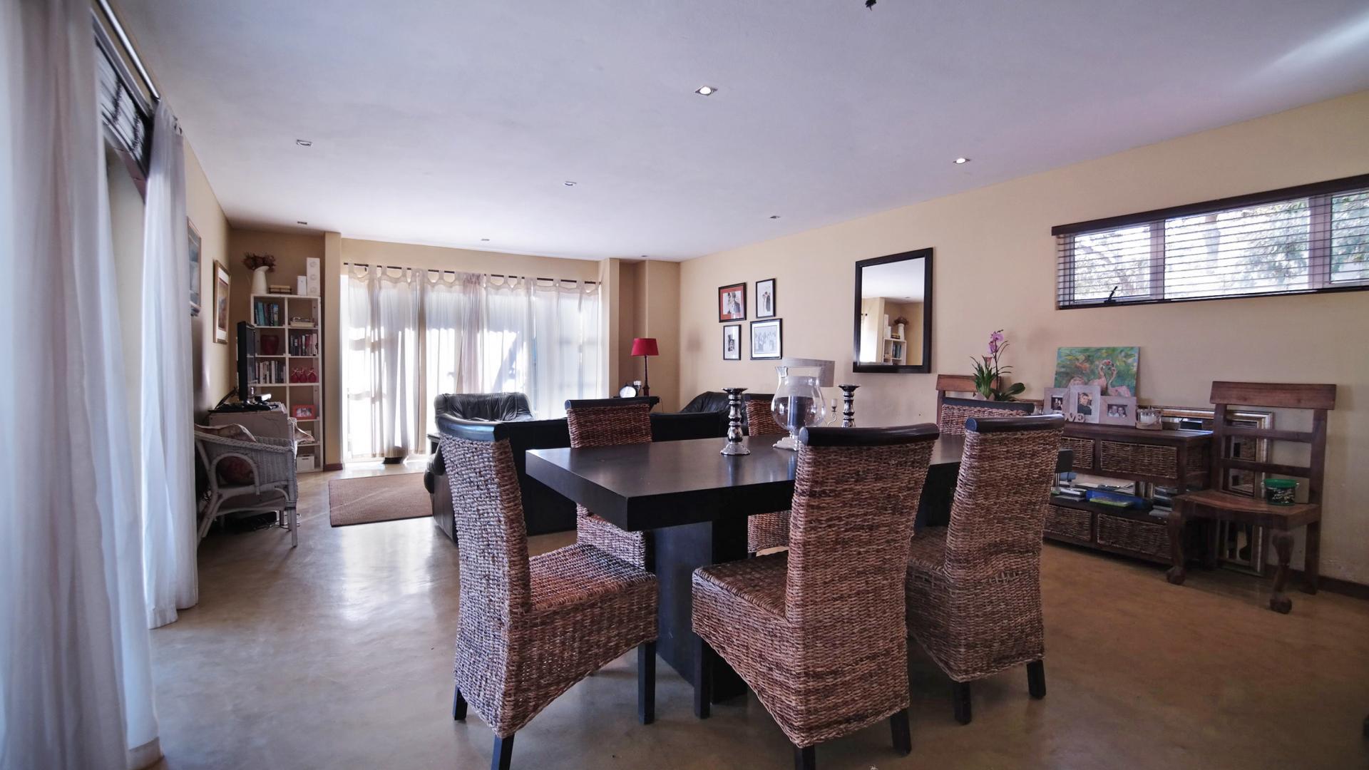 Dining Room - 17 square meters of property in Olympus Country Estate