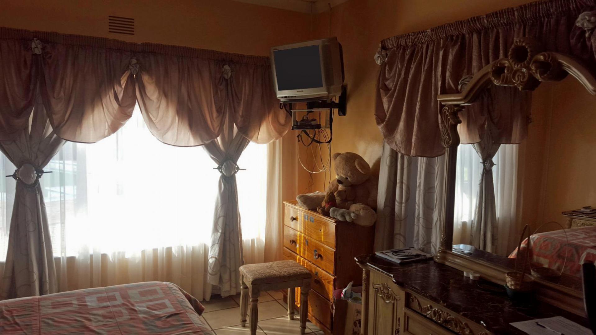 Main Bedroom - 16 square meters of property in Kimberley