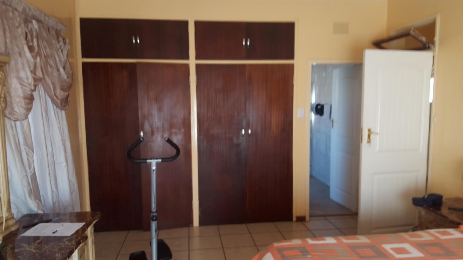Main Bedroom - 16 square meters of property in Kimberley