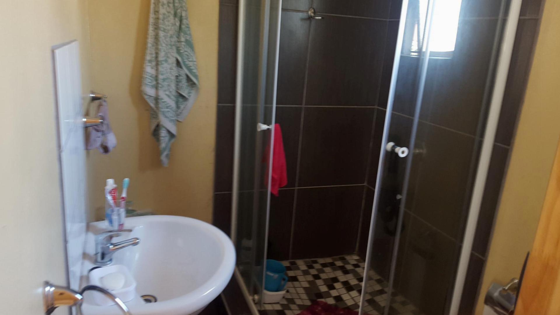 Bathroom 2 - 6 square meters of property in Kimberley