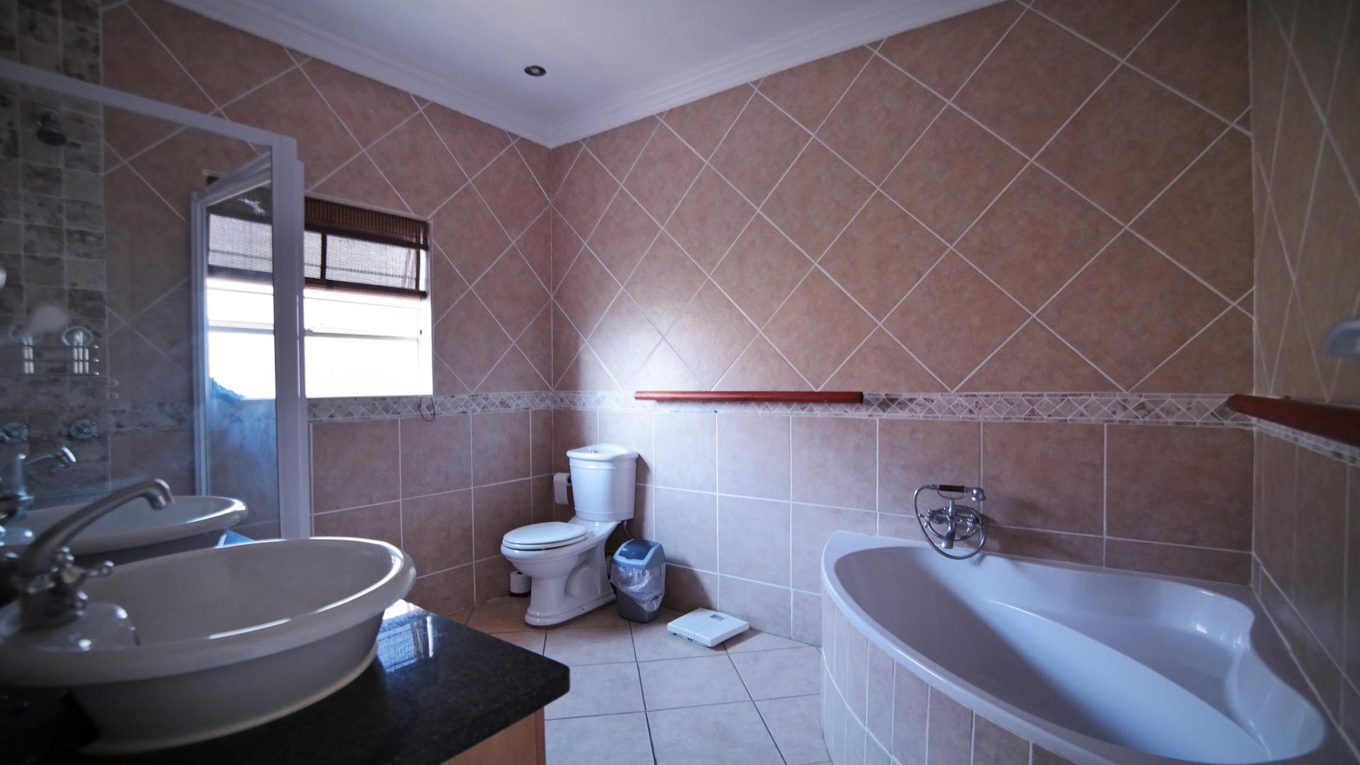 Main Bathroom - 8 square meters of property in The Wilds Estate