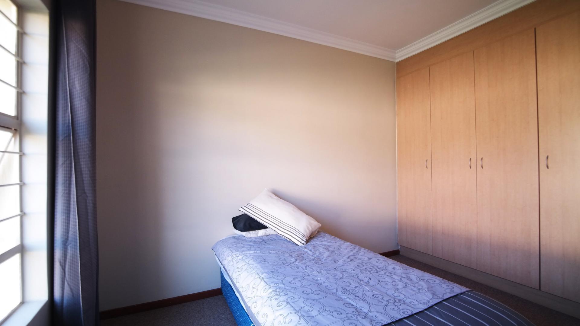 Bed Room 2 - 14 square meters of property in The Wilds Estate