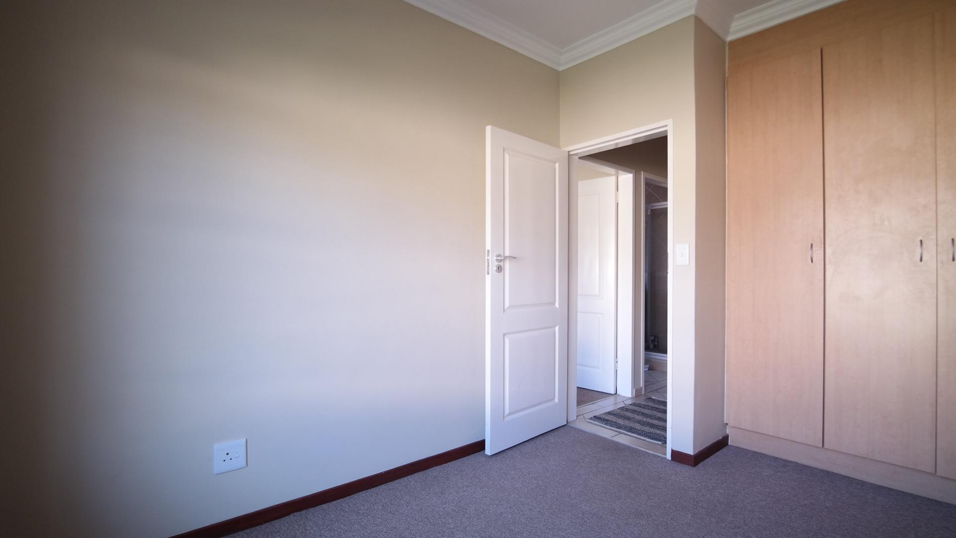 Bed Room 1 - 12 square meters of property in The Wilds Estate