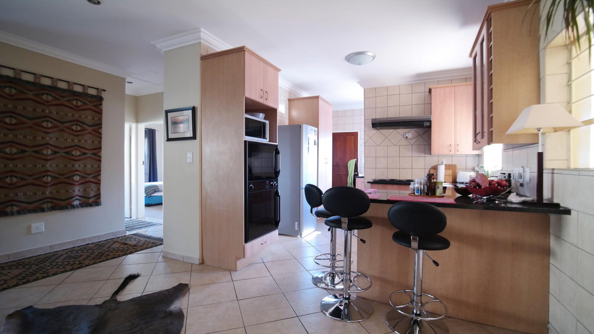 Dining Room - 19 square meters of property in The Wilds Estate