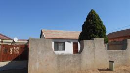 Front View of property in Winterveld