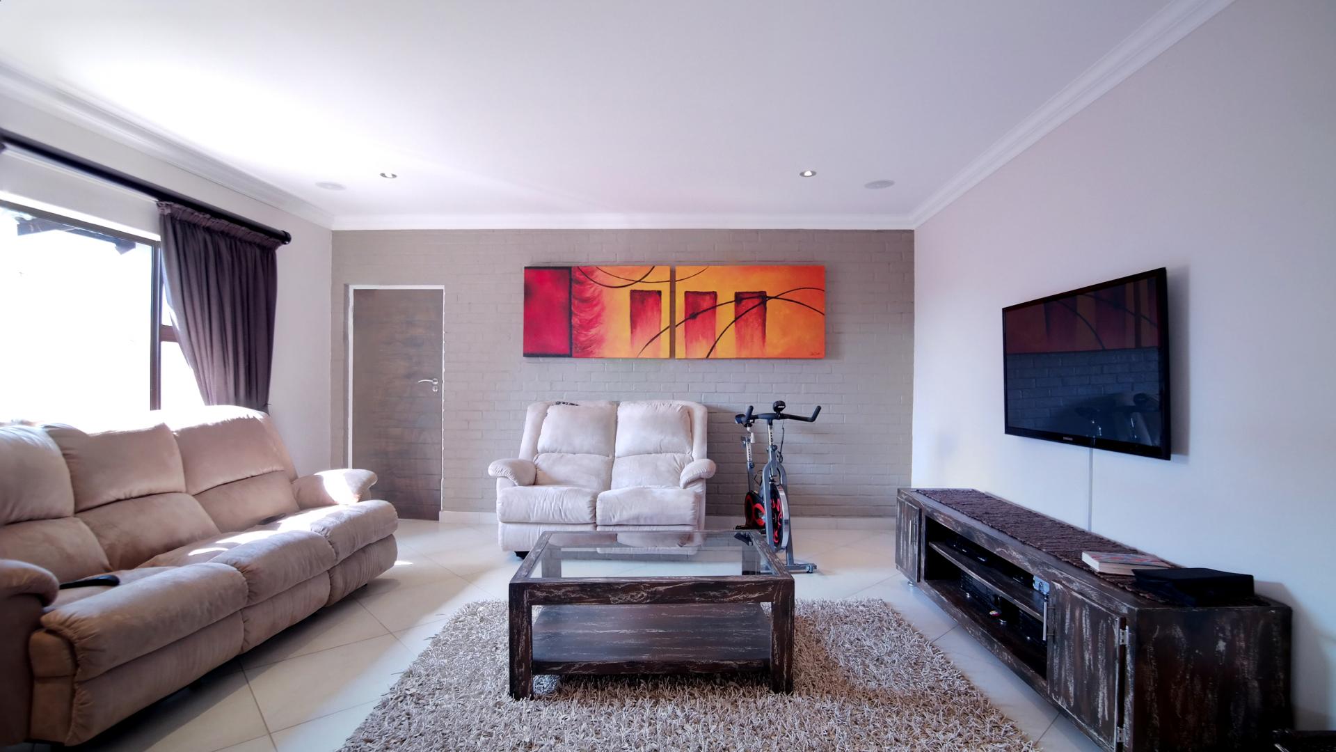 TV Room - 25 square meters of property in The Meadows Estate