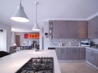 Kitchen - 33 square meters of property in The Meadows Estate