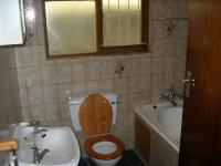 Bathroom 1 - 5 square meters of property in Groot Brakrivier