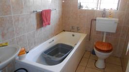 Main Bathroom - 4 square meters of property in Norkem park