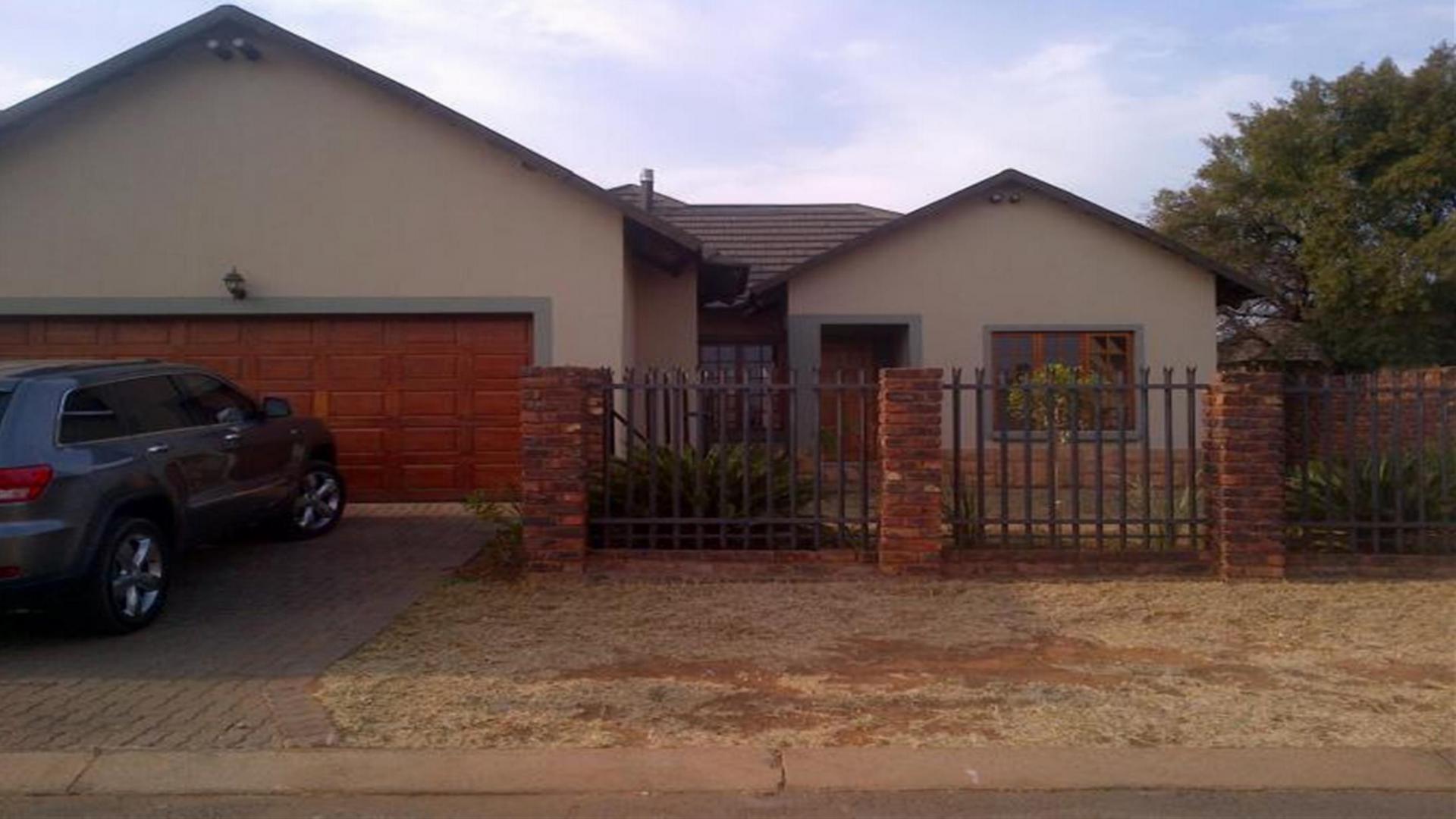 Front View of property in Hartbeespoort