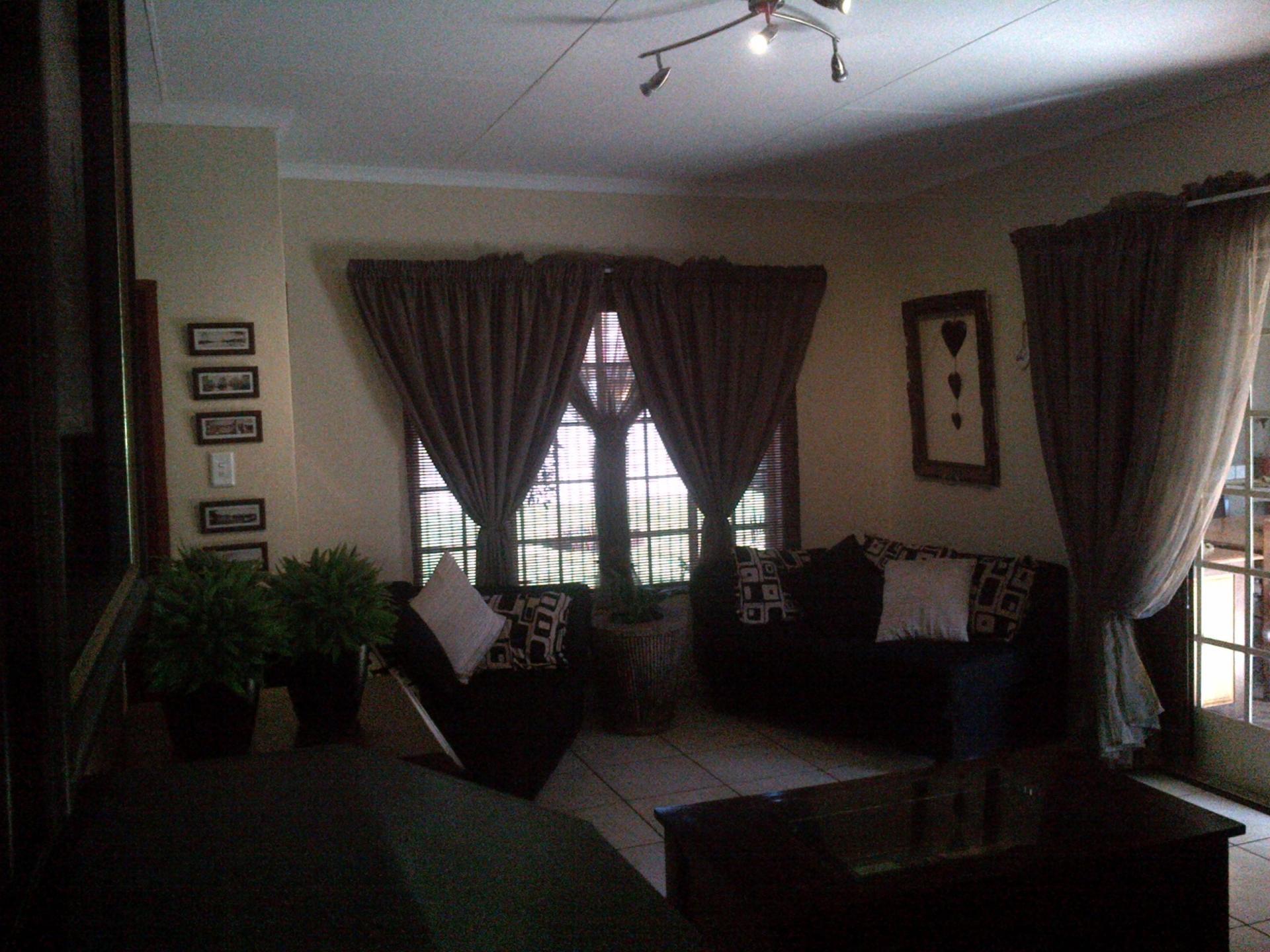 Lounges - 27 square meters of property in Rustenburg