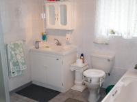 Main Bathroom - 9 square meters of property in Pringle Bay