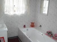 Bathroom 1 - 9 square meters of property in Pringle Bay