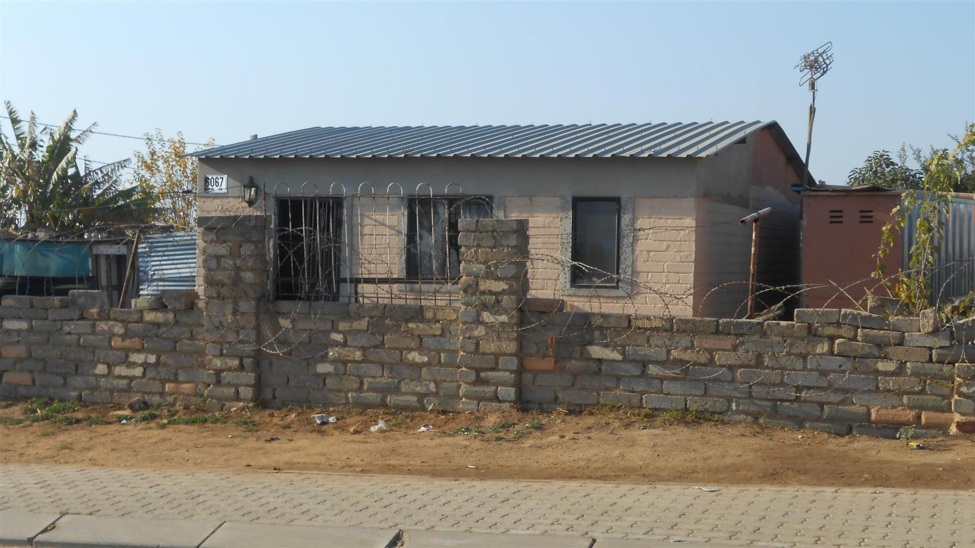 Front View of property in Diepsloot