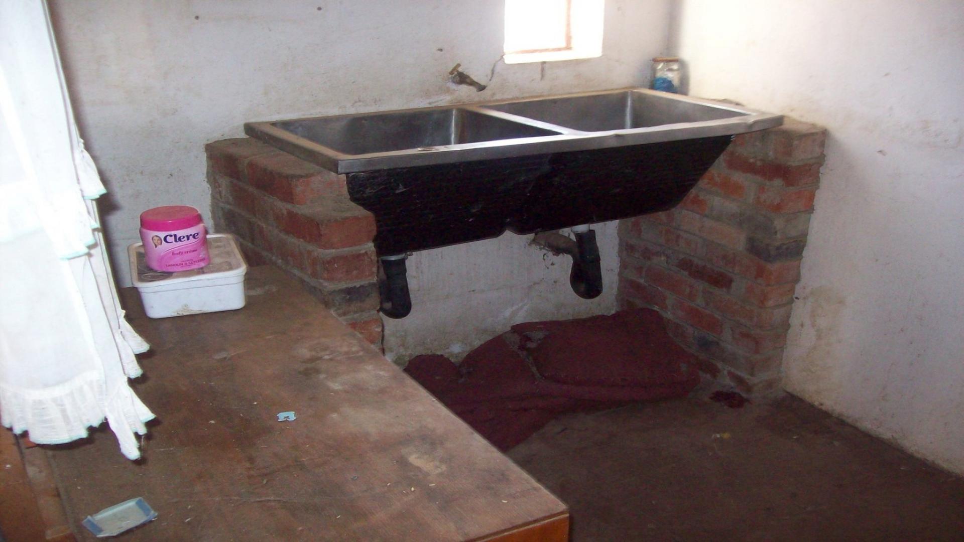 Kitchen of property in Highveld Kleinplaase