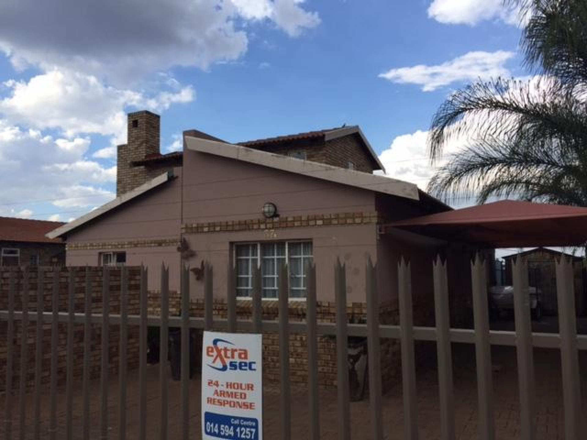 Front View of property in Waterval East