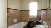 Bathroom 1 - 6 square meters of property in Boardwalk Villas