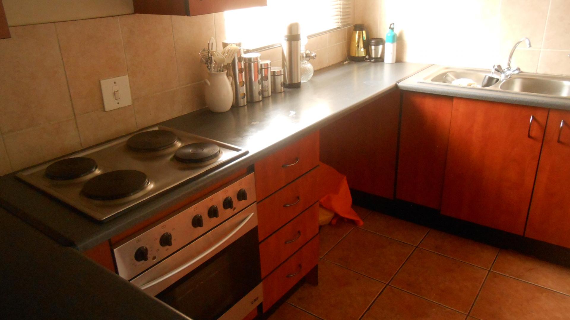 Kitchen - 11 square meters of property in Clubview