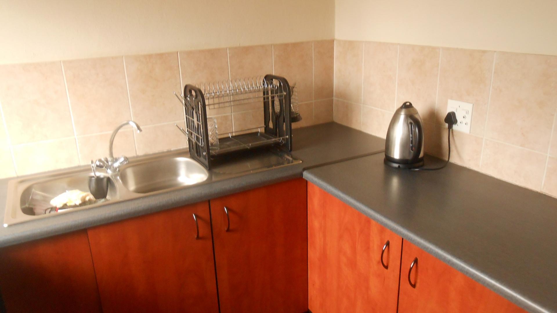 Kitchen - 11 square meters of property in Clubview