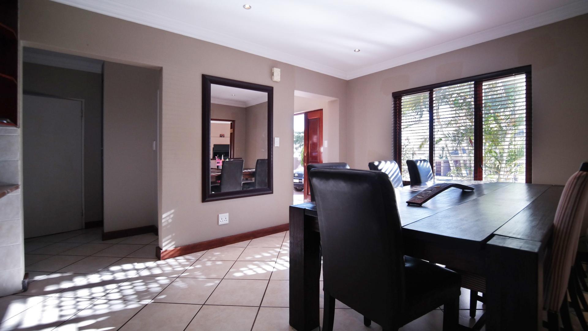 Dining Room - 14 square meters of property in Willow Acres Estate